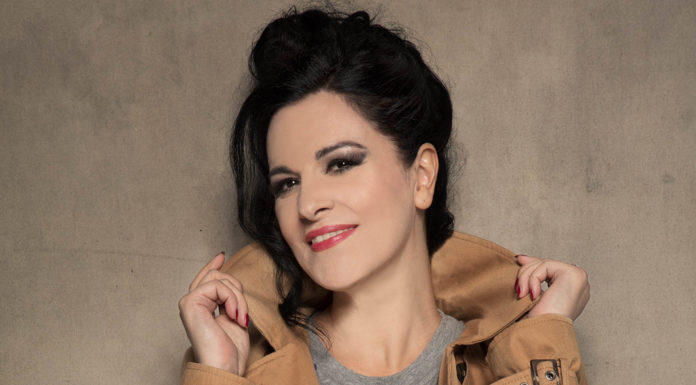 Angela Gheorghiu and Vittorio Grigólo Angela Gheorghiu and Vittorio Grigólo perform separately and together