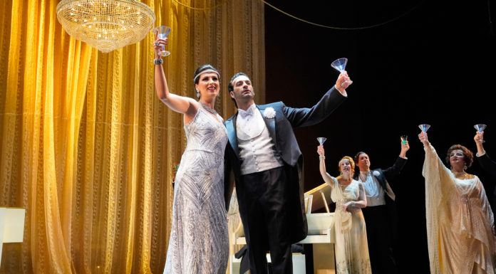 La Traviata "La Traviata" returns to LA Opera