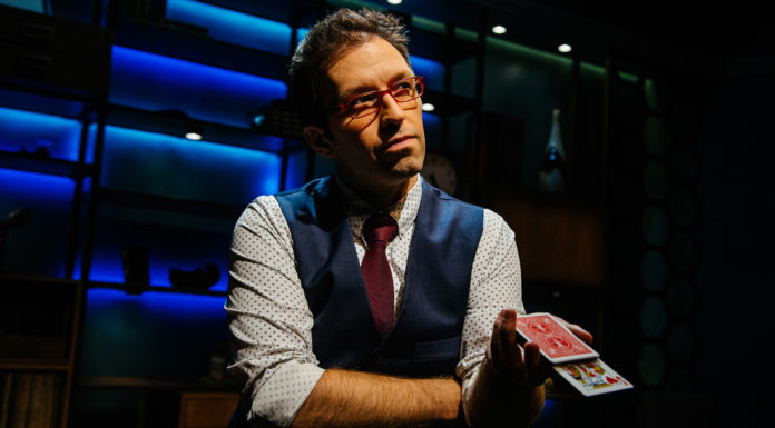 Invisible Tango "Invisible Tango" is the new solo show by Felder Guimarães