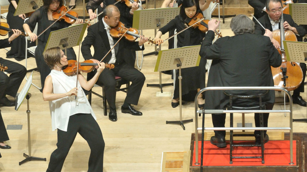 Leila Josefowicz plays the Knussen Violin Concerto with the LA Phil