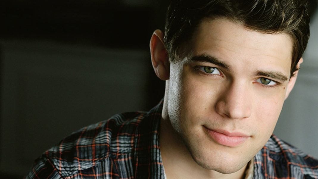 Supergirl's Jeremy Jordan sings with the Pasadena Pops Orchestra