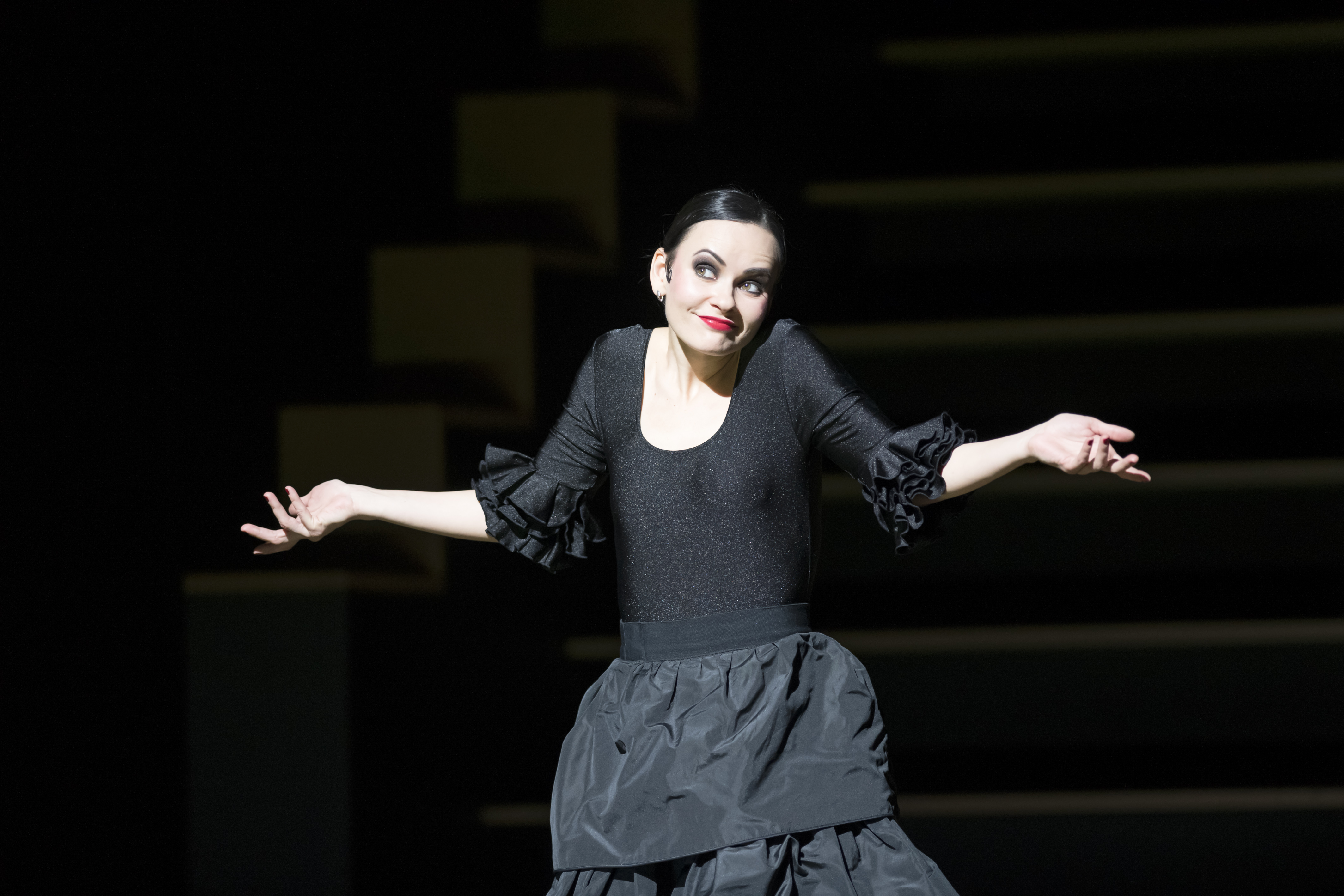 Anna-Goryachova-as-Carmen-in-Carmen-The-Royal-Opera-©-2017-ROH.-Photograph-by-Bill-Cooper-2