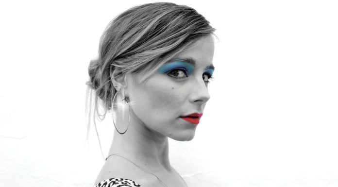 Blind Date Project Bojana Novakovic returns with an online version of "Blind Date Project"