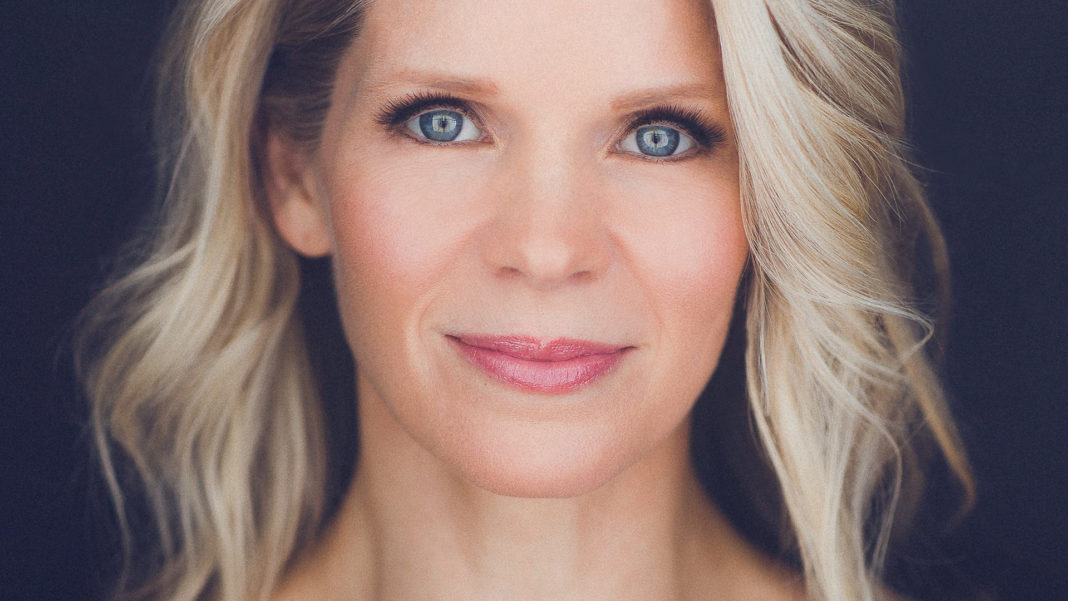 The New York Pops stream a virtual benefit concert with Tony Award winner Kelli O'Hara