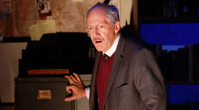 Tom Dugan stars in Wiesenthal Tom Dugan stars in his one-man show Wiesenthal about Nazi-hunter Simon Wiesenthal