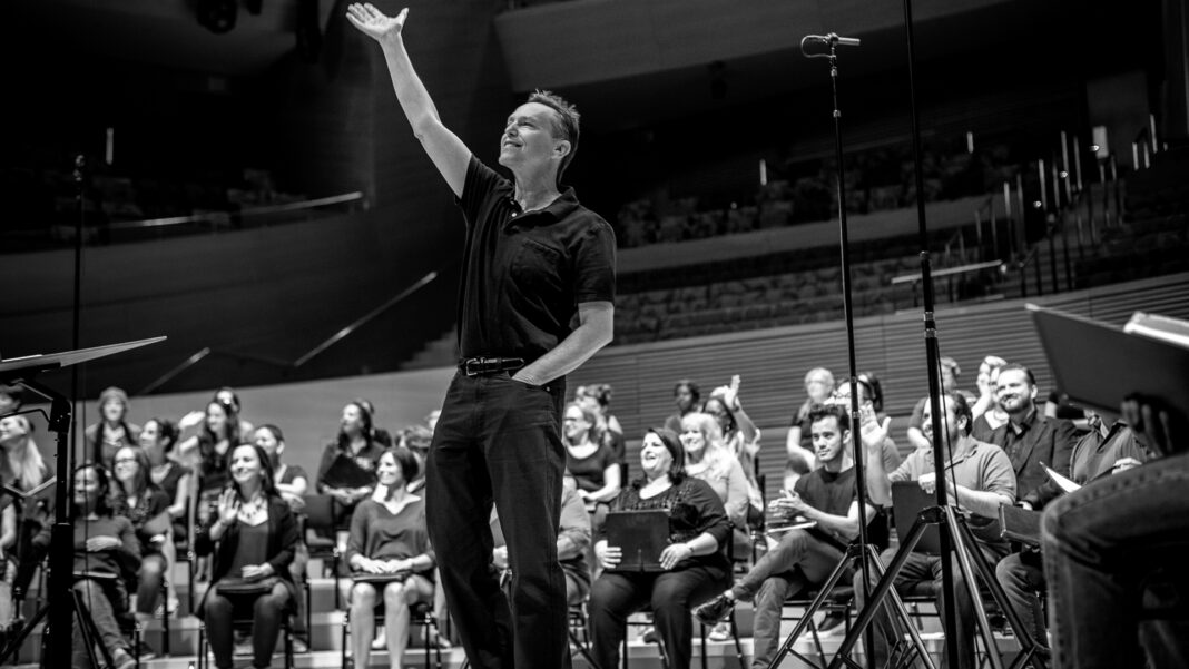 Cultural Attaché talks to LA Master Chorale's Artistic Director Grant Gershon about his 20th anniversary with the ensemble