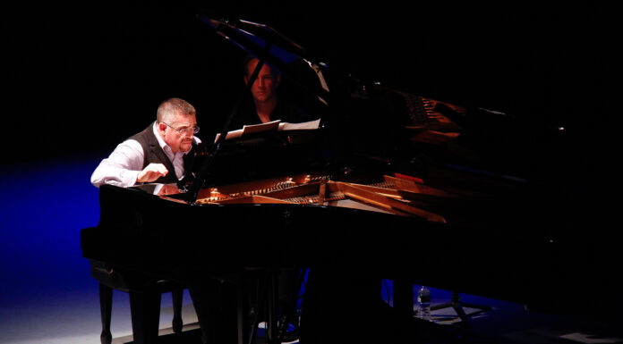 Pianist Anthony de Mare And His Friends… Pianist and composer Anthony de Mare talks to Cultural Attaché about "Liaisons: Reimagining Stephen Sondheim From the Piano"
