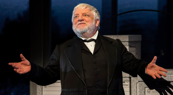 The Many Faces of Actor Simon Russell Beale TONY WINNER!!! Cultural Attaché talks to actor Simon Russell Beale about "The Lehman Trilogy"